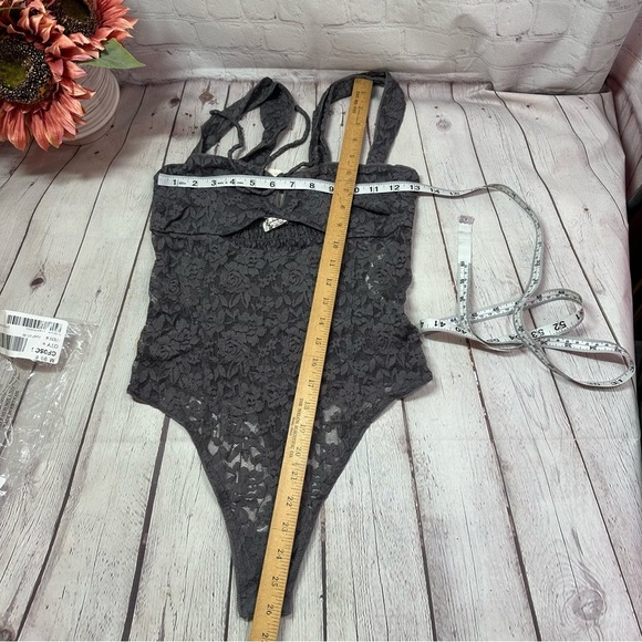 NWT Free People Strike a Pose Lace Bodysuit - Sleeveless grey sz medium emo - Picture 4 of 9
